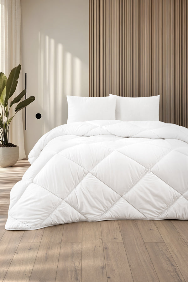 4-Jahreszeiten Mikrofaser Steppdecke – Doppelseitig, Hypoallergen, Weiß