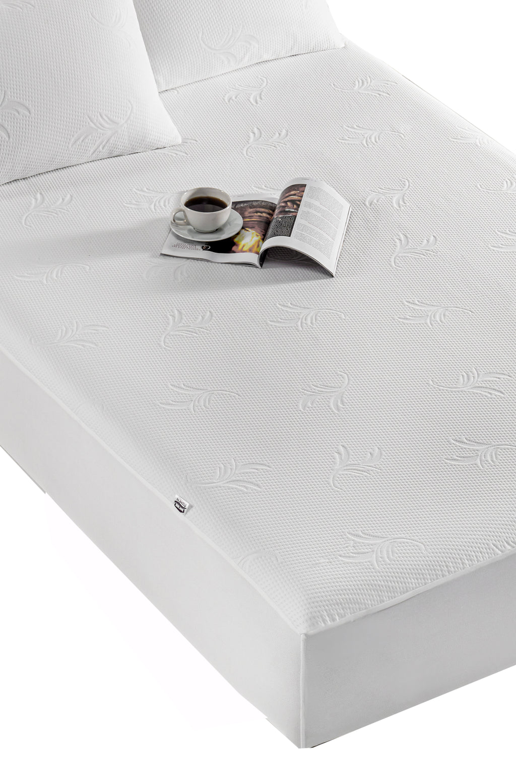 Gesteppter Matratzenschoner aus Mikrofaser mit 3D-Blumenmuster – Wasserdicht & Atmungsaktiv – Weiß