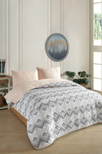 Gestepptes wendbares Piqué-Tagesdecken-Set mit Muster in Beige, ohne Bettlaken
