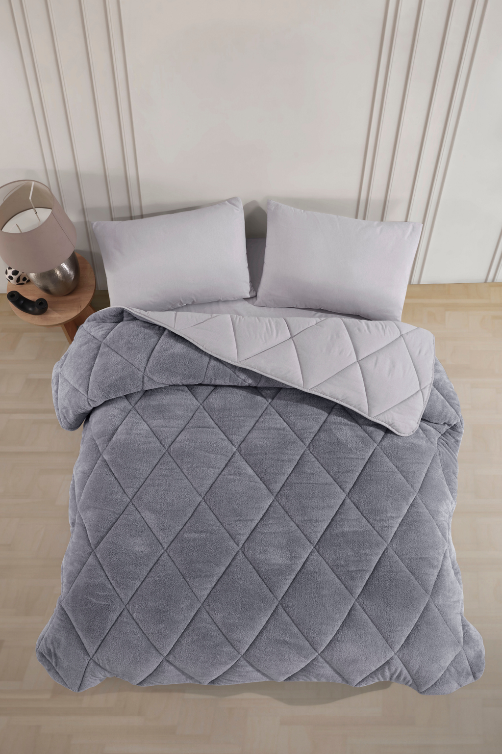 Luxuriöse Wellsoft Steppdecke – Doppelseitig, Grau