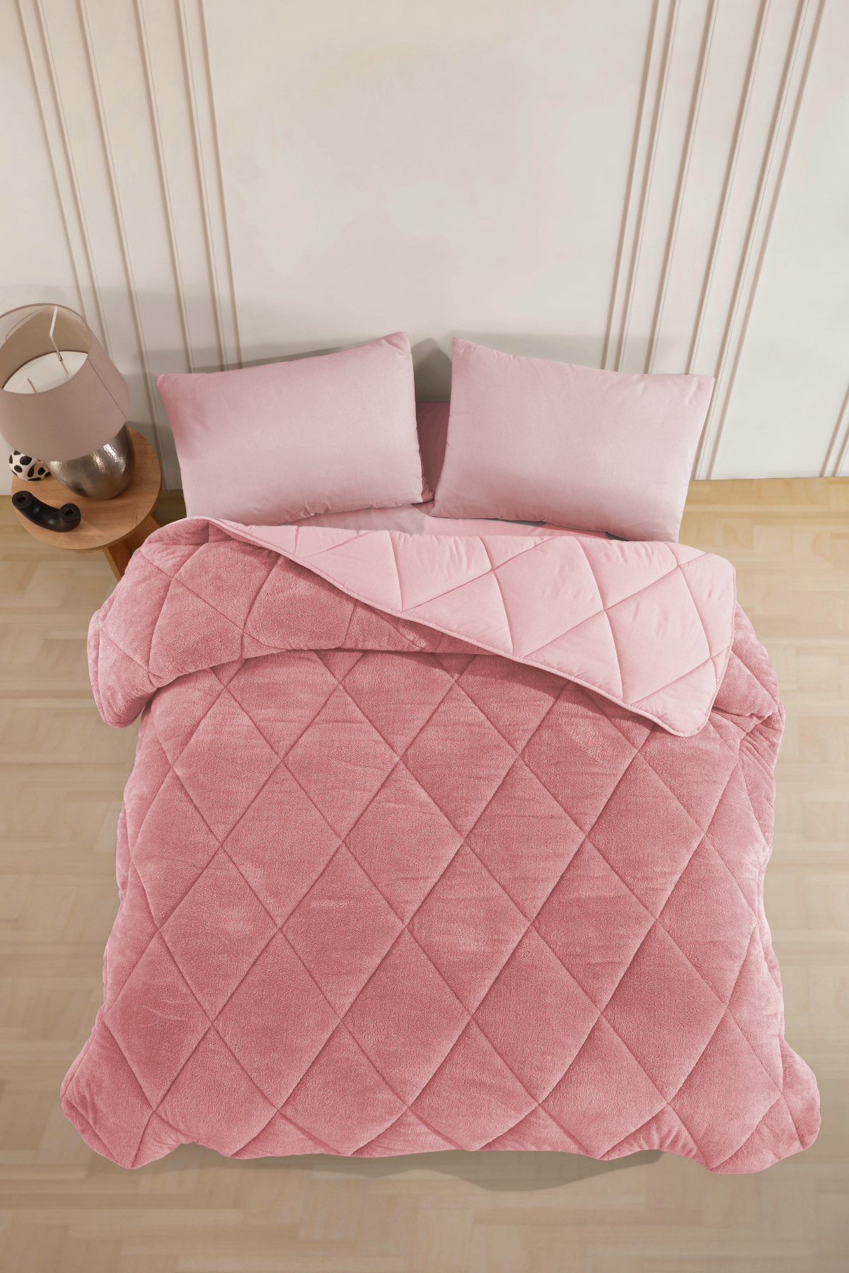 Luxuriöse Rosa Wellsoft-Steppdecke – doppelseitig, doppelseitig, 195 x 215