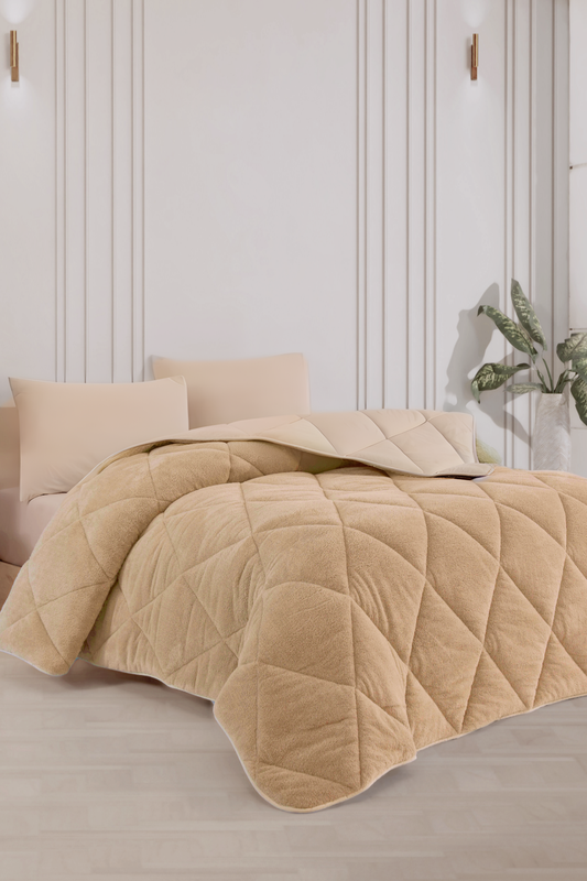 Luxuriöse Beige Wellsoft-Steppdecke – doppelseitig, doppelseitig, 195 x 215