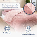 Rosa, gesteppte Wellsoft-Decke auf einem Bett, mit Detailansicht der flauschigen Textur. Beschriftung: Ohne Bettbezug verwendbar.