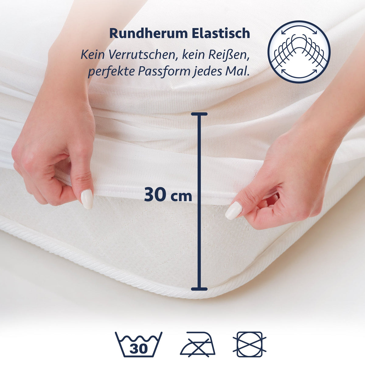 Wasserdichter Matratzenschoner: Hände zeigen 30 cm Tiefe des elastischen Schutzes auf Matratze für perfekte Passform.